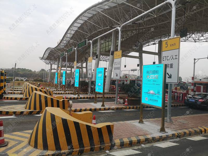 LED廣告機(jī)南昌昌北機(jī)場(chǎng) (1).jpg LED廣告機(jī)南昌昌北機(jī)場(chǎng) (1).jpg