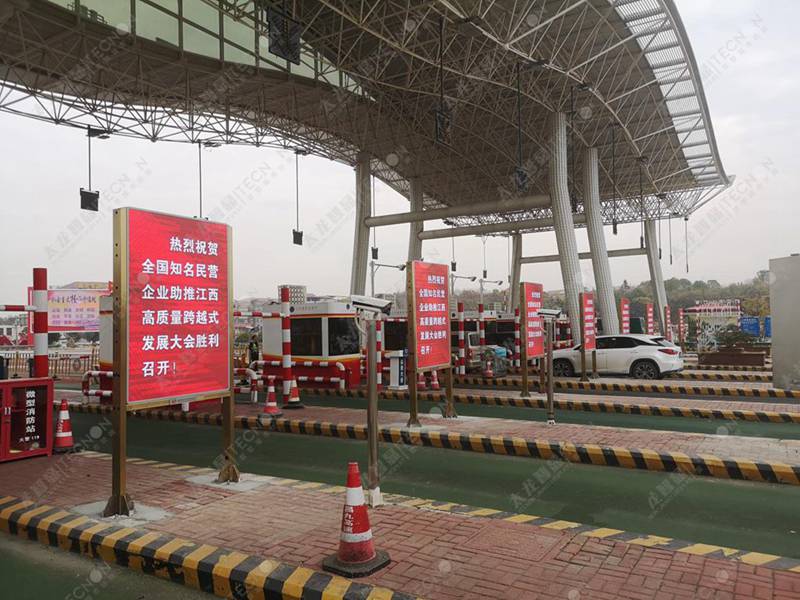 LED廣告機(jī)南昌昌北機(jī)場(chǎng) (4).jpg LED廣告機(jī)南昌昌北機(jī)場(chǎng) (4).jpg